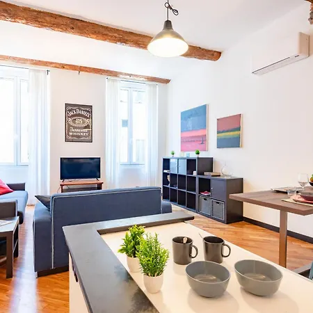 Charming Flat Next To Genoa's Aquarium - Happy Appartement